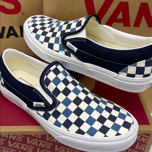 Vans Men’s Blue Checkerboard Classic Slip-On
Tri-Tone Check Navy
VN000D5PBX9 - Picture 11 of 16